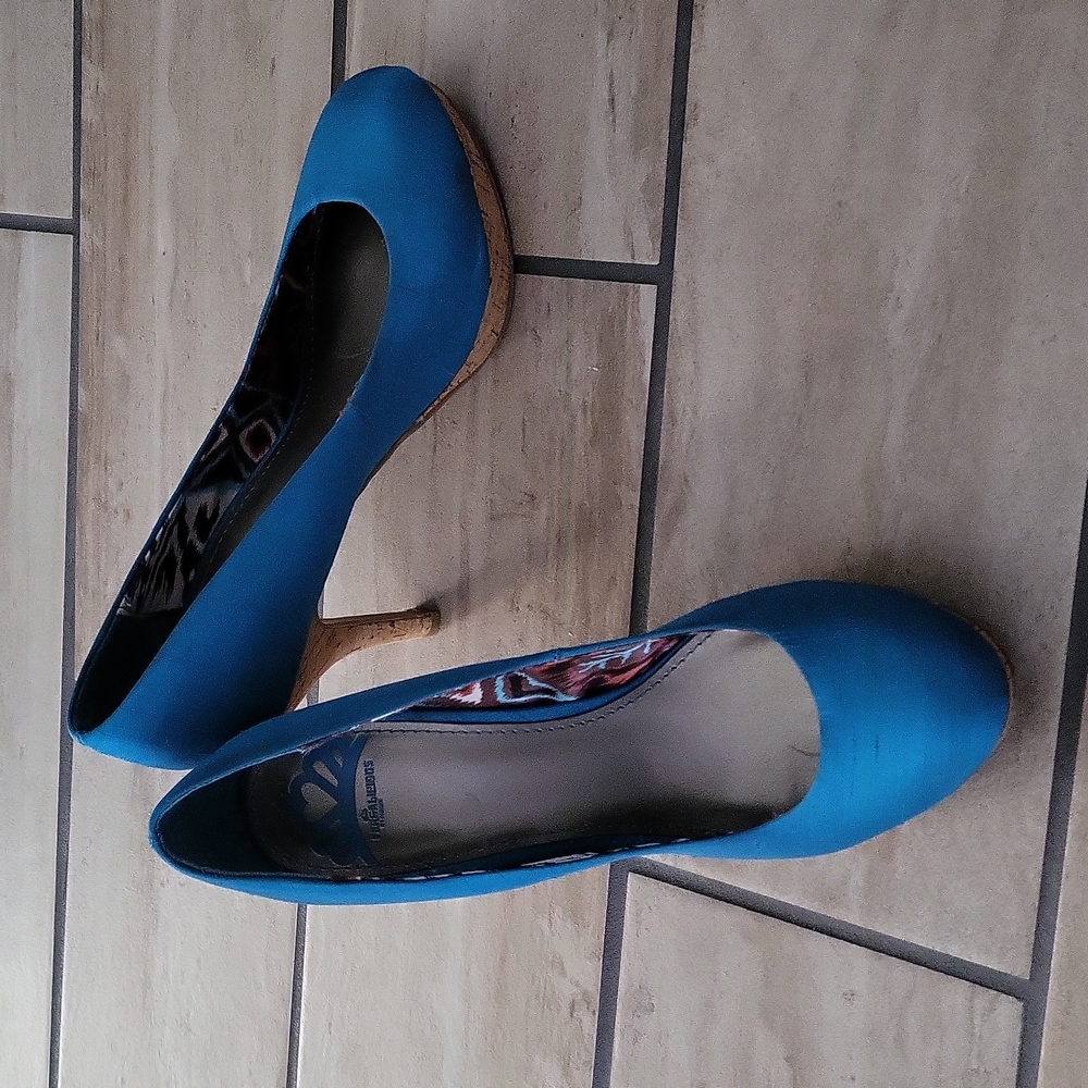 --Fergalicious turquoise heels